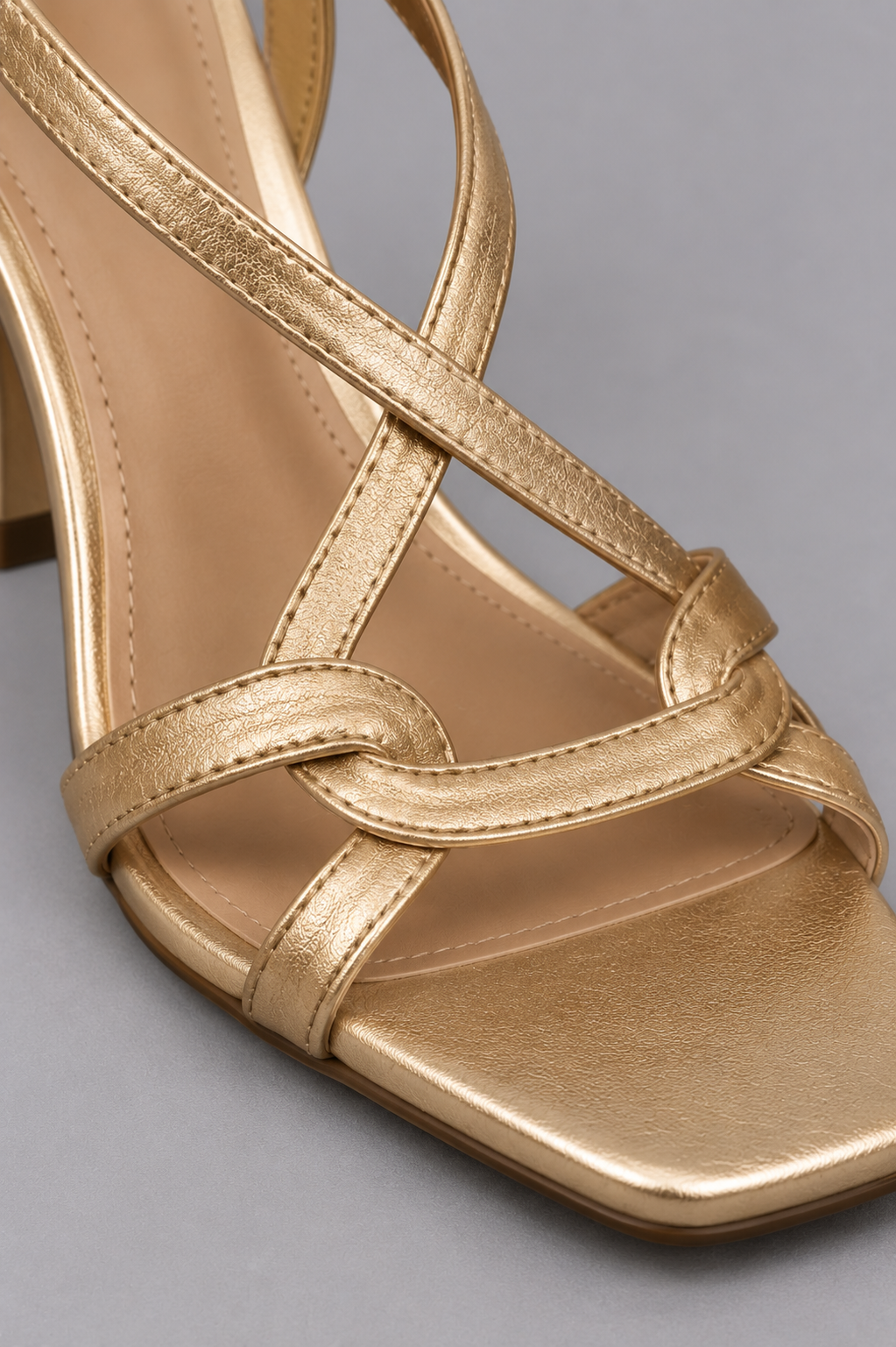 Regina™ - Golden Summer Charm Sandals